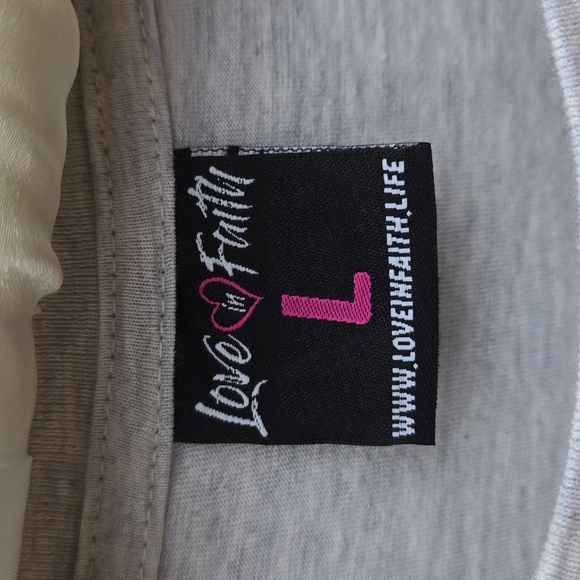 LOVE IN FAITH. I'm Just Out Here Trusting God. Ladies t-shirt. Size L. Like New! - Picture 3 of 12